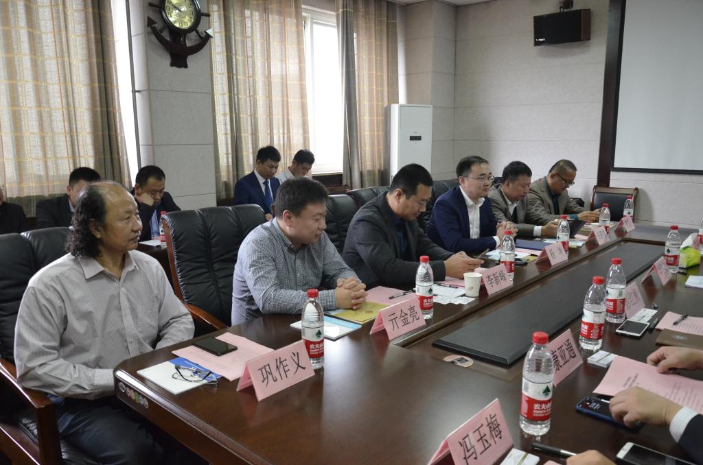 色情网站
举行就业创业导师聘任暨校友捐赠仪式3.jpg