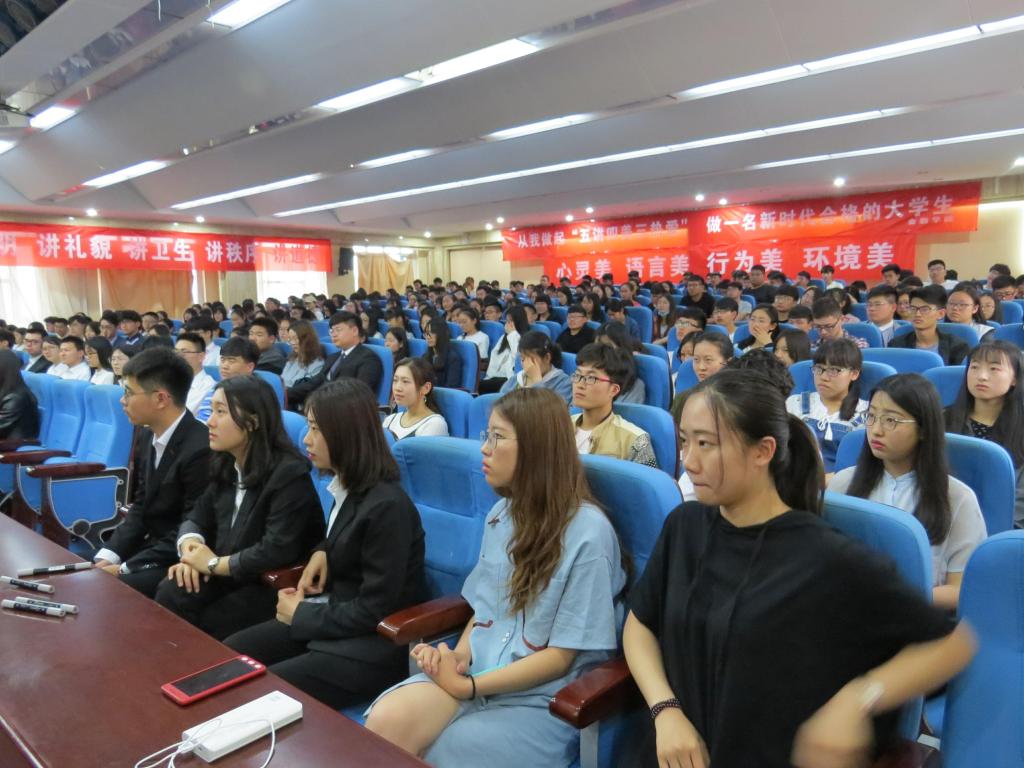 色情网站
举办学风建设暨“五讲四美三热爱”主题活动启动仪式4.jpg