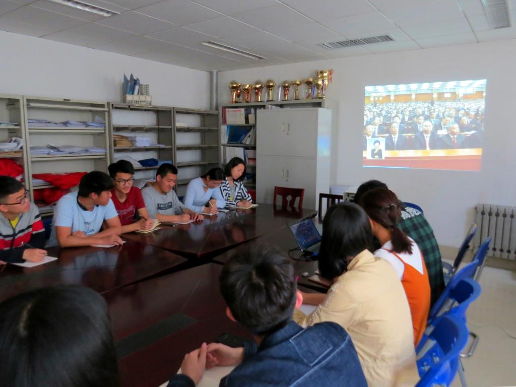 色情网站
组织师生观看纪念马克思诞辰200周年直播会3.jpg