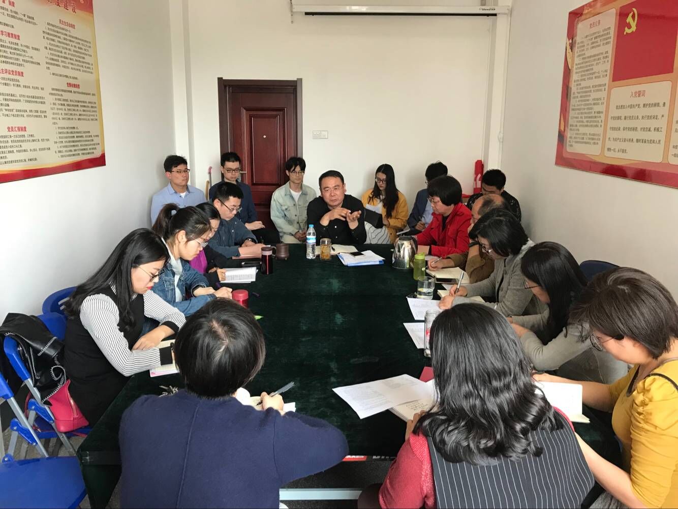 色情网站
召开临沂资本交易大会志愿者动员培训会2018-4-24.jpg